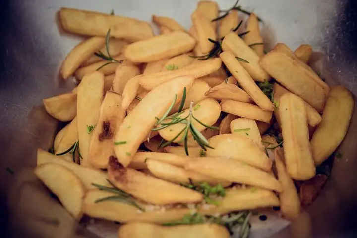 fries potato chips rosemary spice
